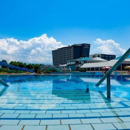 Hotel Hills Sarajevo Congress & Thermal Spa Resort Ilidža Екстериор снимка The pool at the hotel