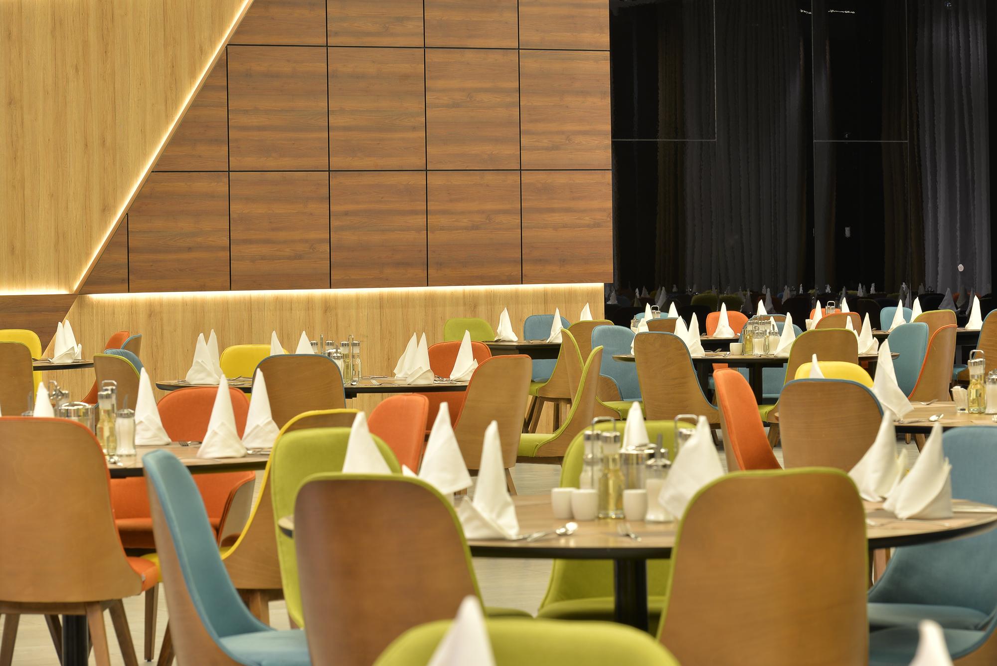Hotel Hills Sarajevo Congress & Thermal Spa Resort Ilidža Екстериор снимка The interior of the restaurant