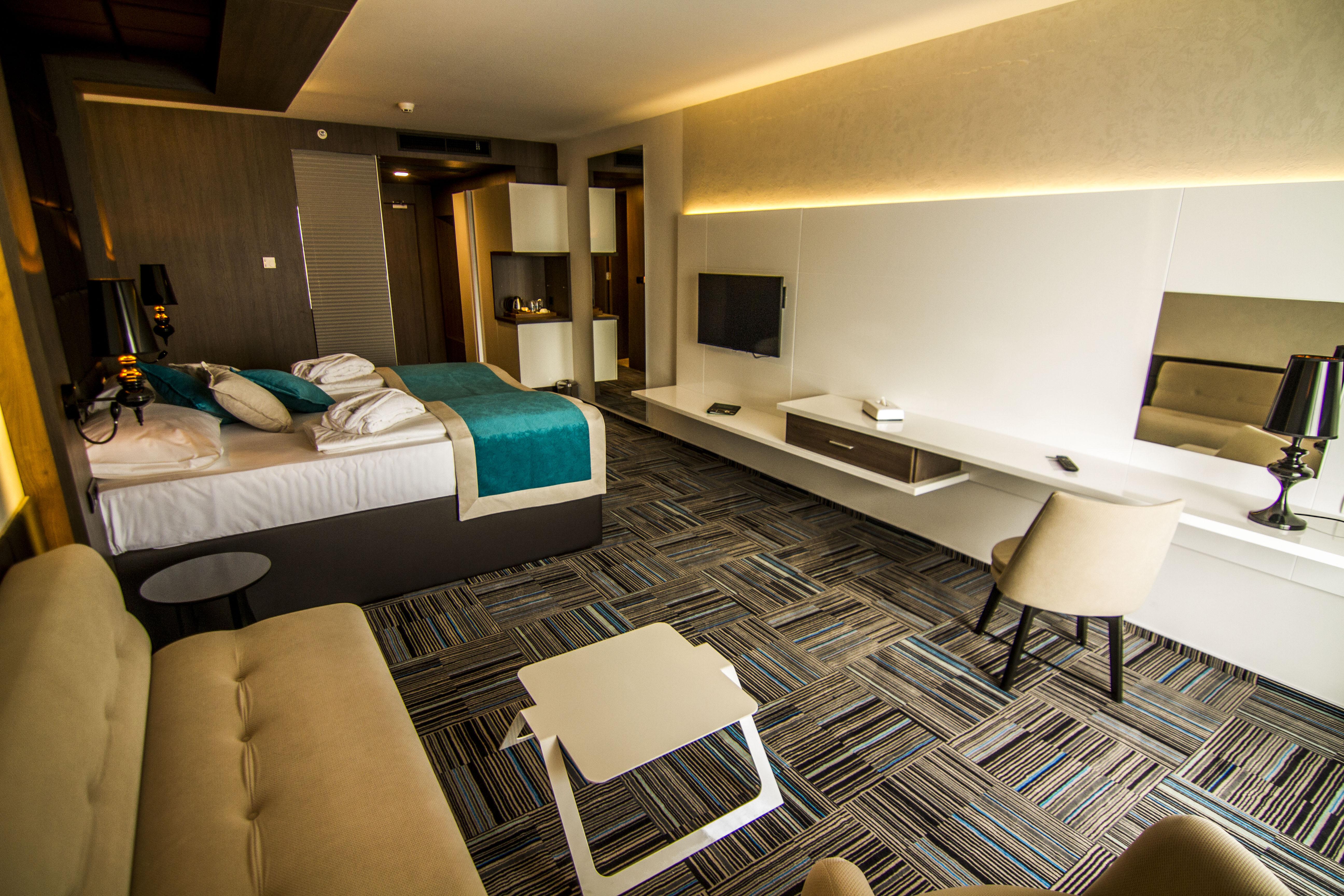 Hotel Hills Sarajevo Congress & Thermal Spa Resort Ilidža Екстериор снимка A room at the hotel