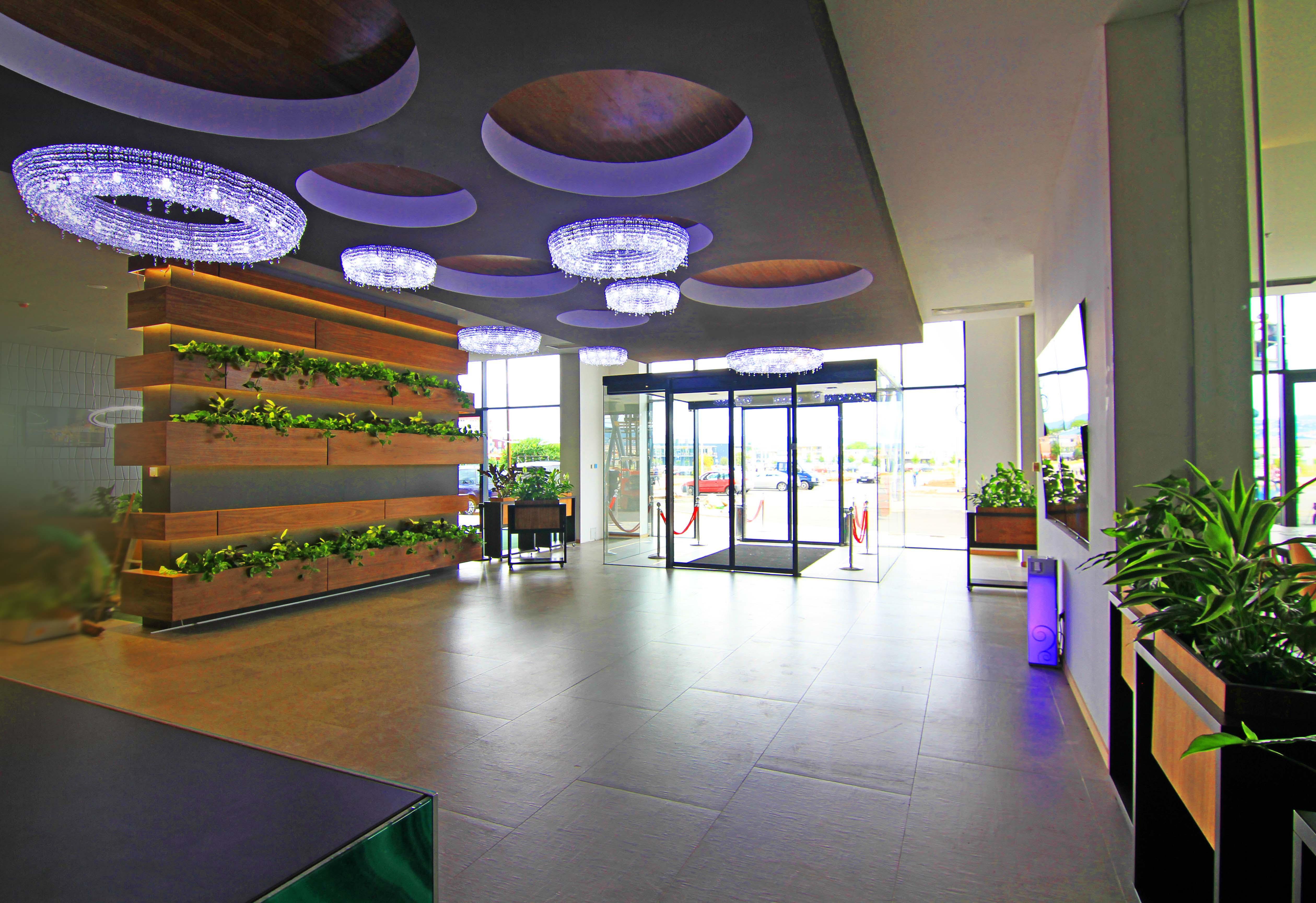 Hotel Hills Sarajevo Congress & Thermal Spa Resort Ilidža Екстериор снимка Entrance to the terminal