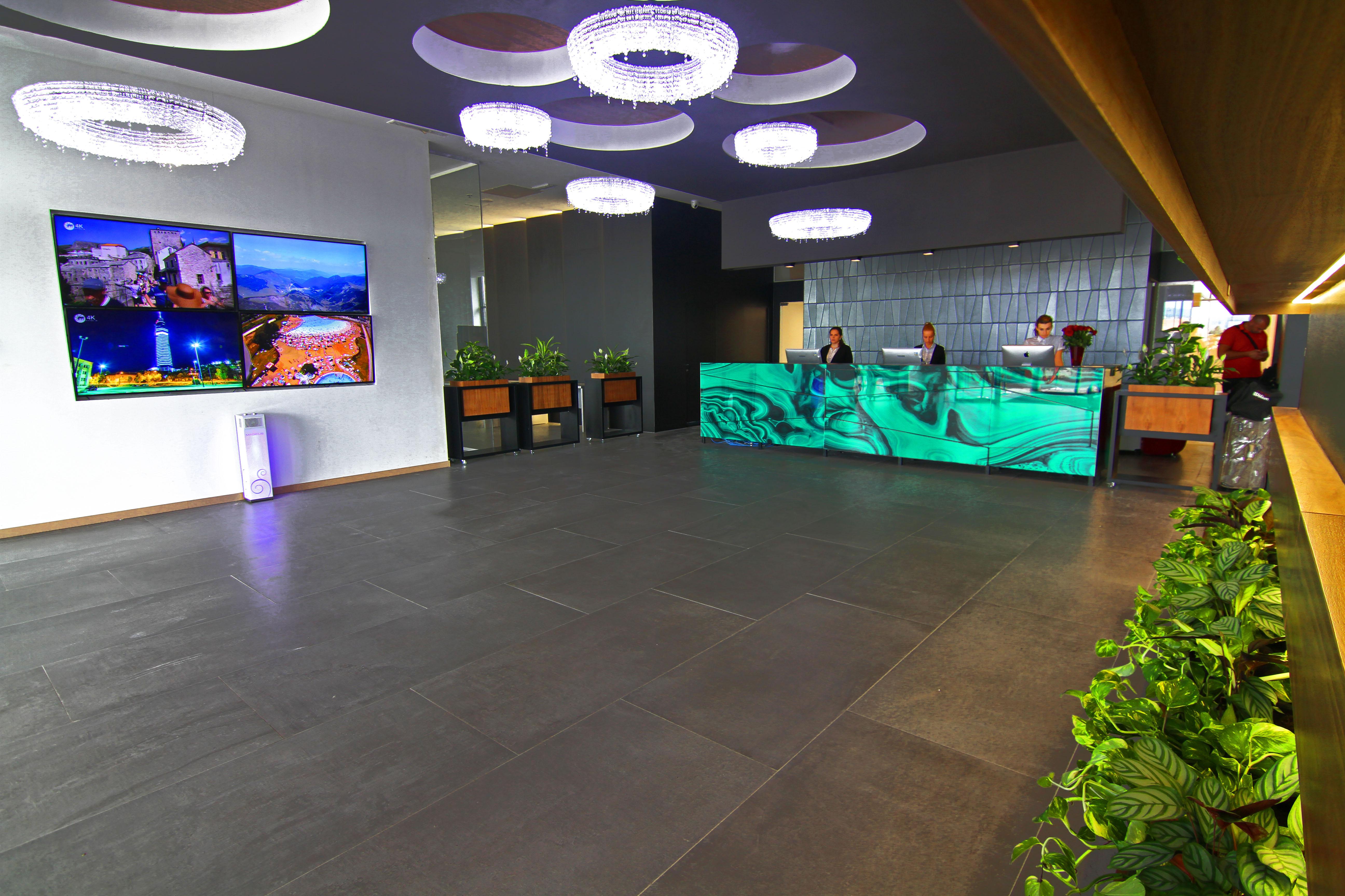 Hotel Hills Sarajevo Congress & Thermal Spa Resort Ilidža Екстериор снимка The lobby of the airport