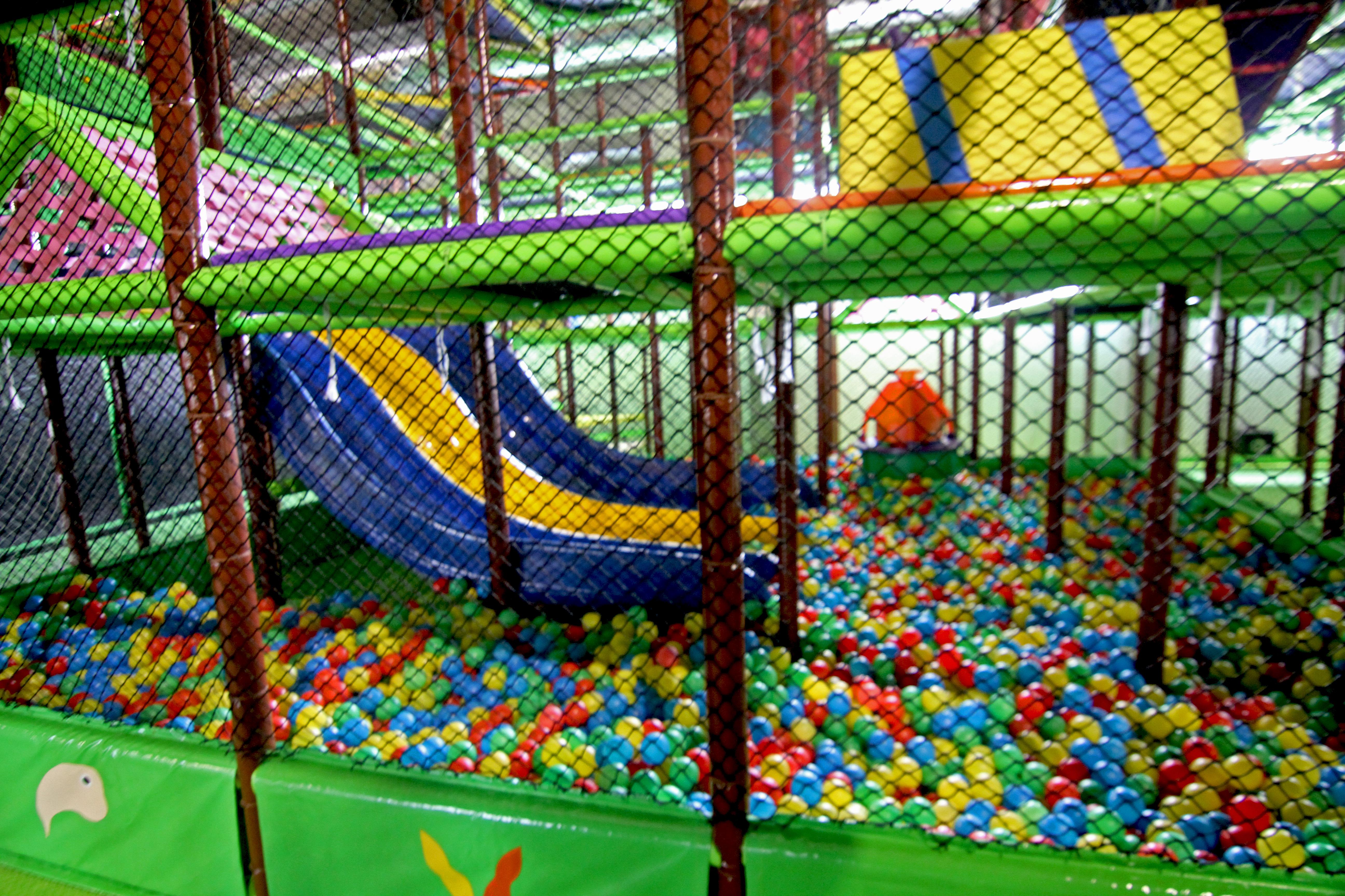 Hotel Hills Sarajevo Congress & Thermal Spa Resort Ilidža Екстериор снимка A ball pit at a playground