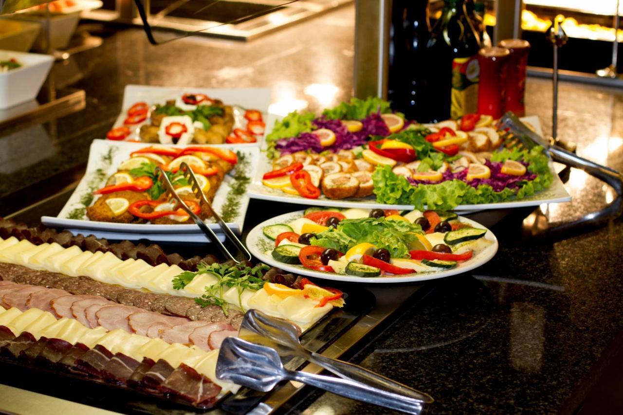 Hotel Hills Sarajevo Congress & Thermal Spa Resort Ilidža Екстериор снимка A buffet