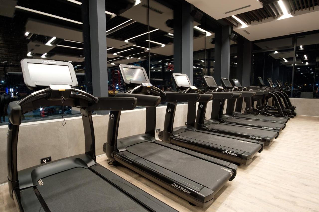 Hotel Hills Sarajevo Congress & Thermal Spa Resort Ilidža Екстериор снимка A row of treadmills