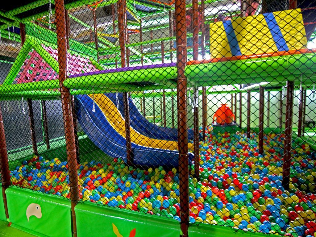 Hotel Hills Sarajevo Congress & Thermal Spa Resort Ilidža Екстериор снимка An indoor playground