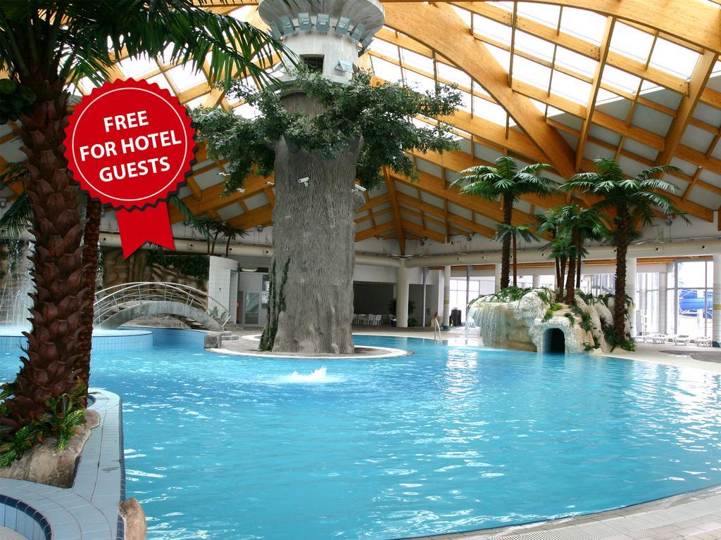 Hotel Hills Sarajevo Congress & Thermal Spa Resort Ilidža Екстериор снимка The swimming pool at the hotel