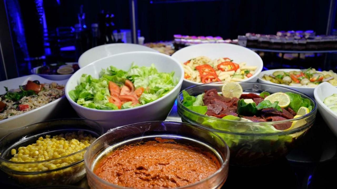 Hotel Hills Sarajevo Congress & Thermal Spa Resort Ilidža Екстериор снимка A selection of salads