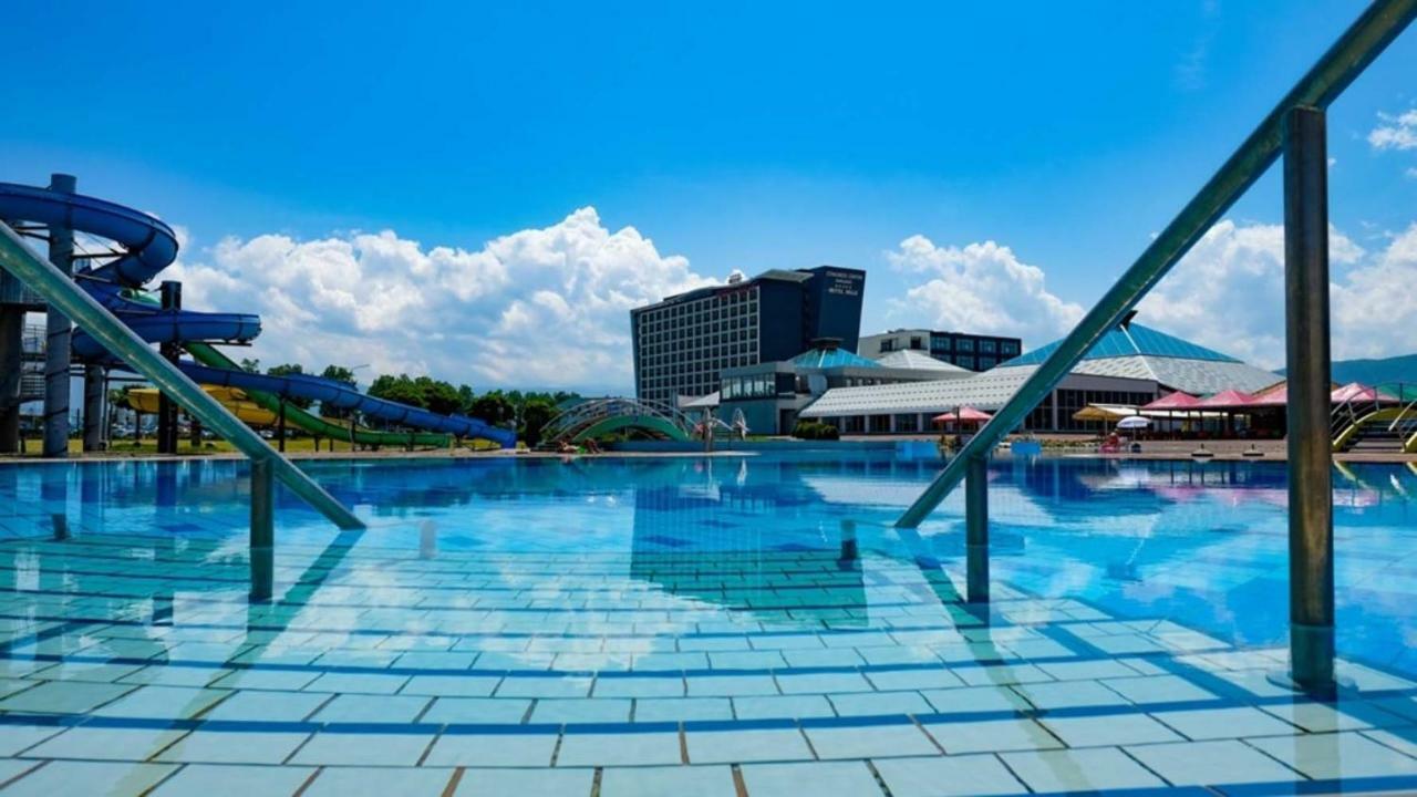 Hotel Hills Sarajevo Congress & Thermal Spa Resort Ilidža Екстериор снимка The pool at the hotel